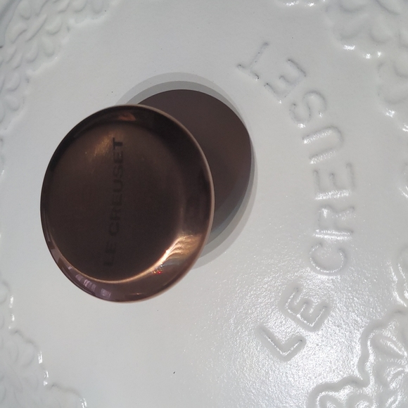 Le Creuset Lace Relief 7.8 inch cocette rondo - Picture 2 of 9